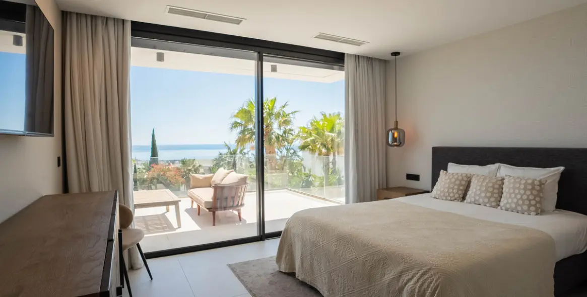 Short-term rent of detached villa in Estepona 37