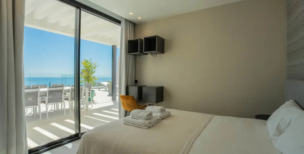 Short-term rent of detached villa in Estepona 55