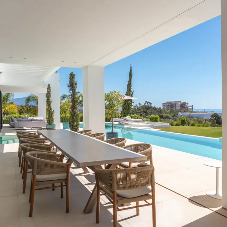 Short-term rent of detached villa in Estepona
