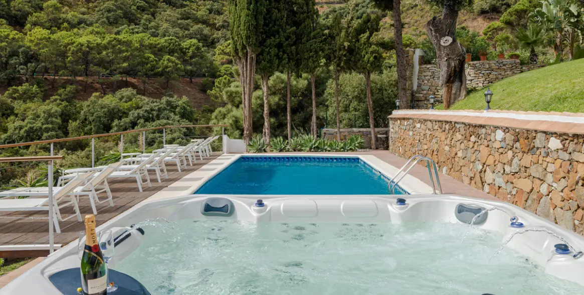 Long-term rent of detached villa in Benahavís 1