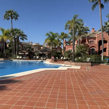 Venta de apartamento en planta baja en Nueva Andalucía