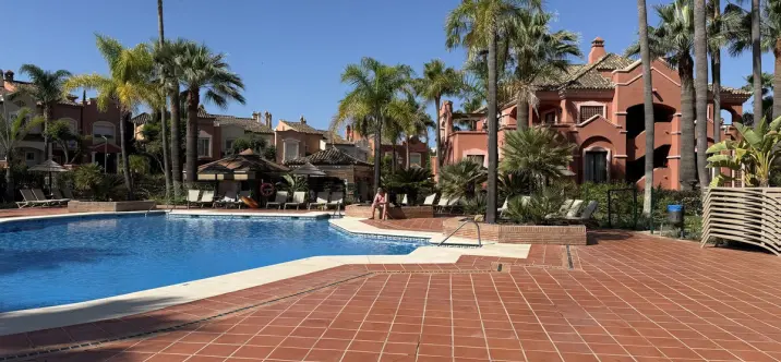 Venta de apartamento en planta baja en Nueva Andalucía 1