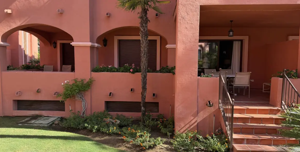 Venta de apartamento en planta baja en Nueva Andalucía 3