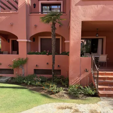 Venta de apartamento en planta baja en Nueva Andalucía
