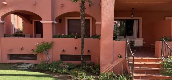 Venta de apartamento en planta baja en Nueva Andalucía 2