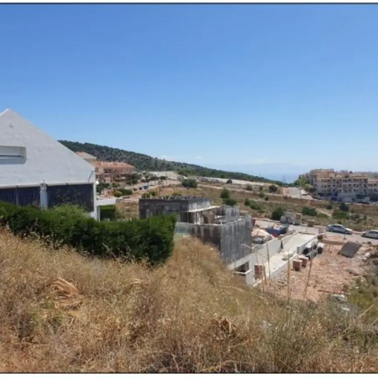 Продажа  жилого участка в Benalmadena