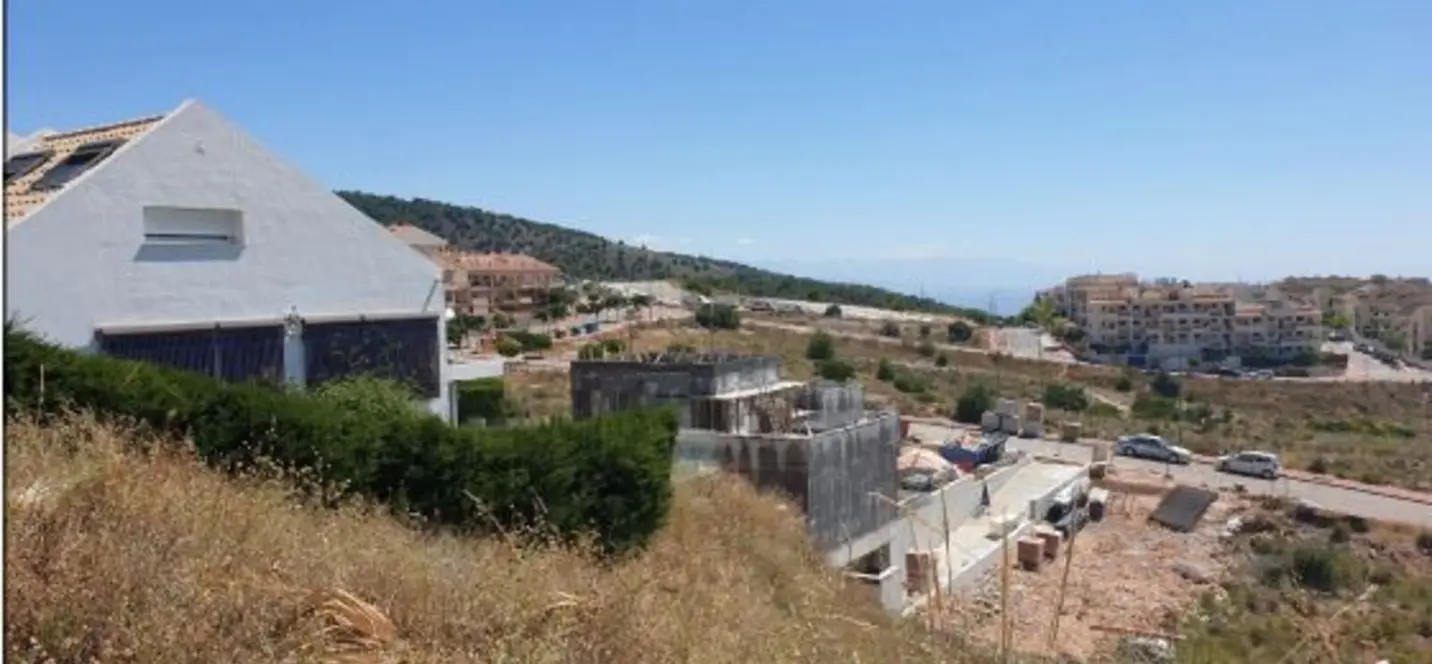 Продажа  жилого участка в Benalmadena 0
