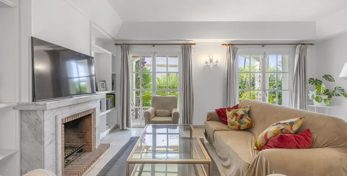Продажа таунхауса в Estepona 2