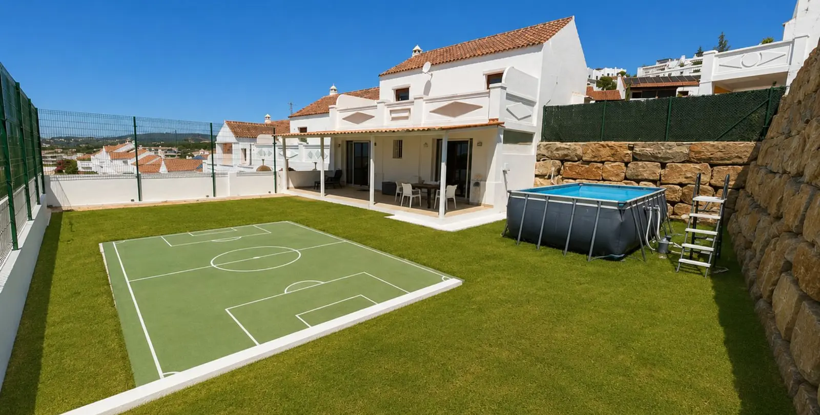 Продажа дома на две семьи в Casares 1