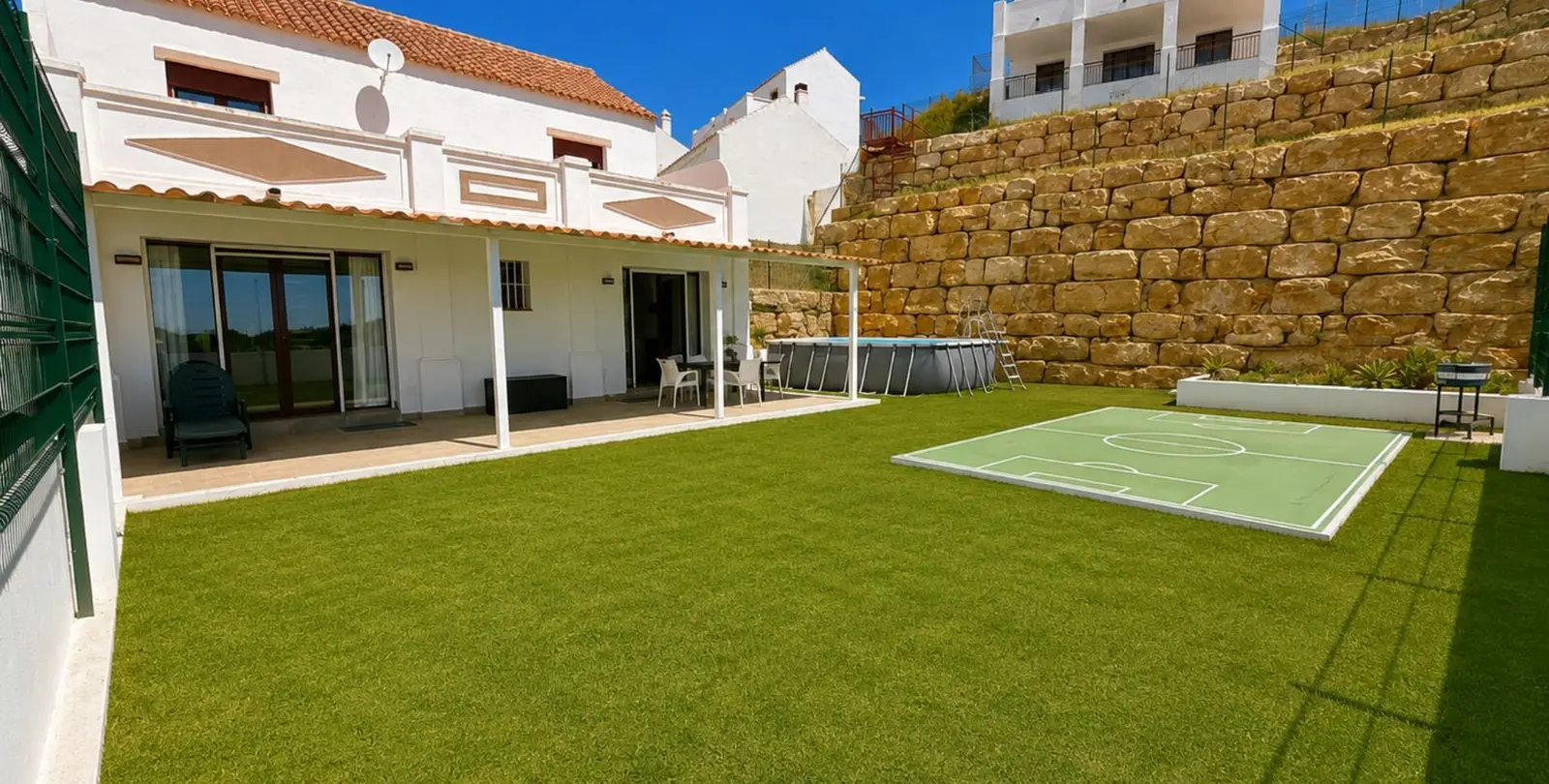 Продажа дома на две семьи в Casares 13