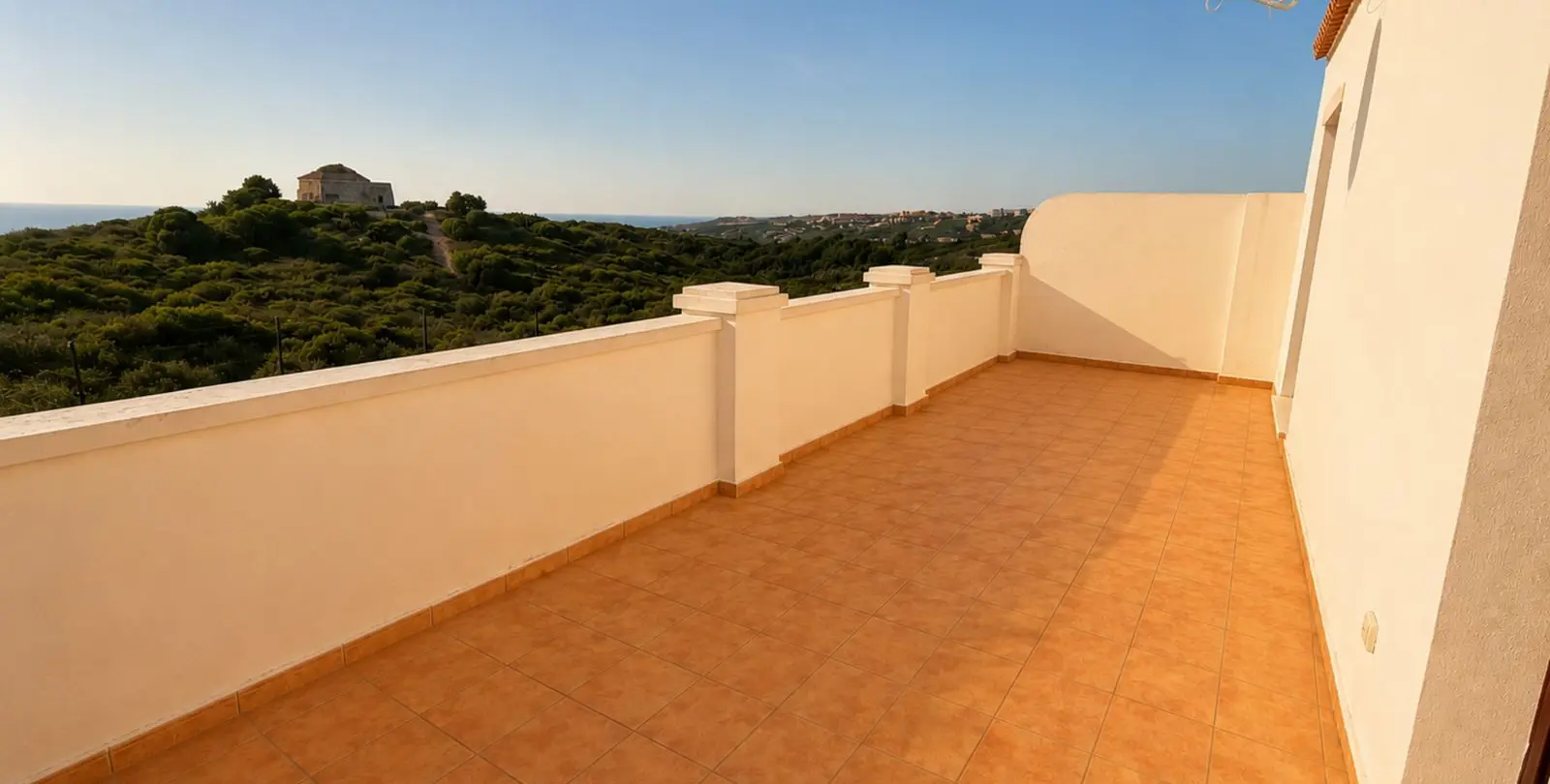 Продажа дома на две семьи в Casares 21
