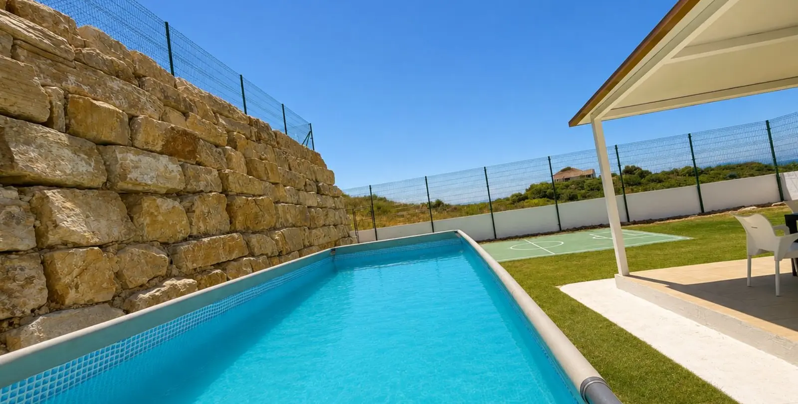 Продажа дома на две семьи в Casares 30
