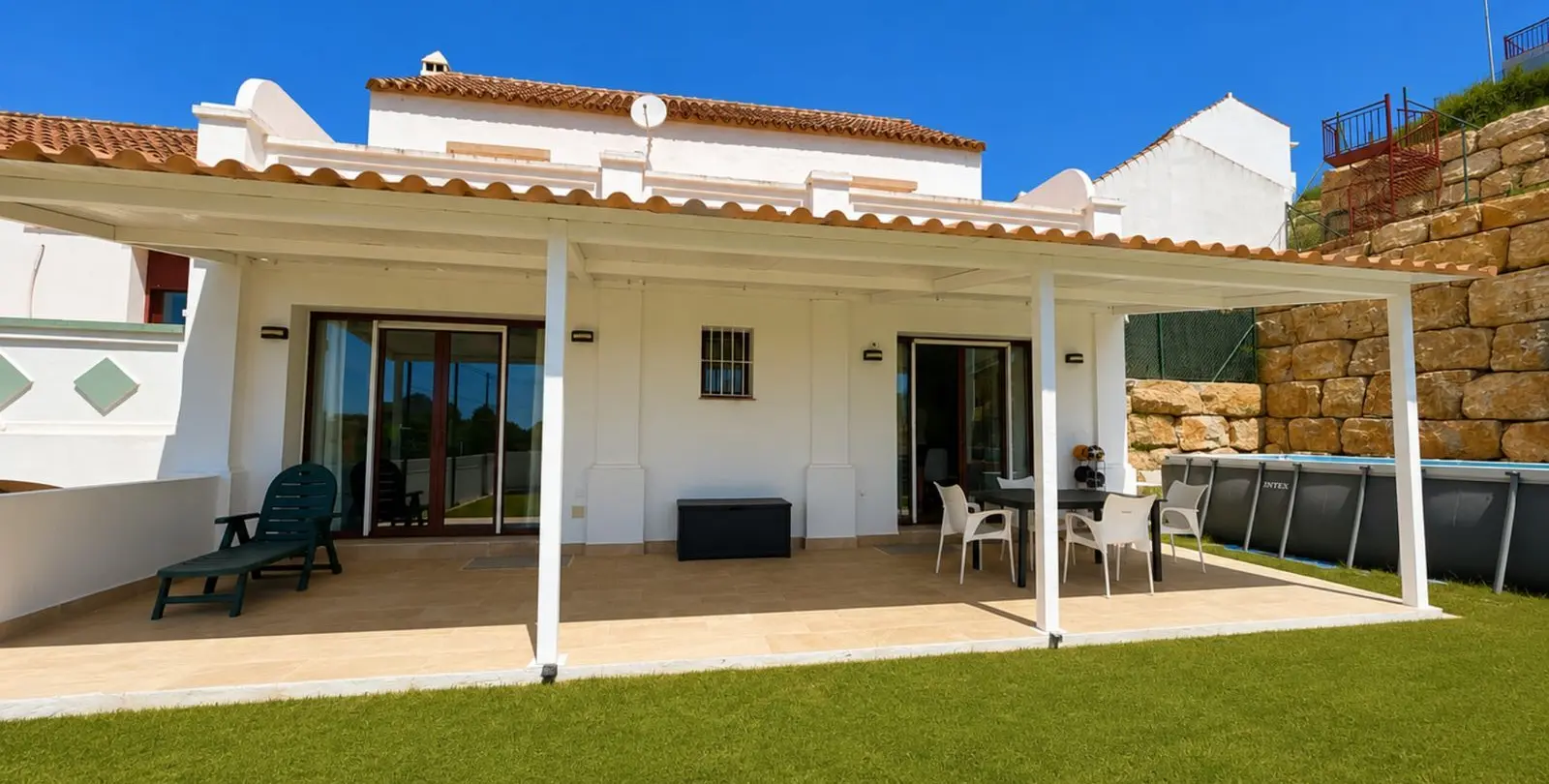 Продажа дома на две семьи в Casares 31