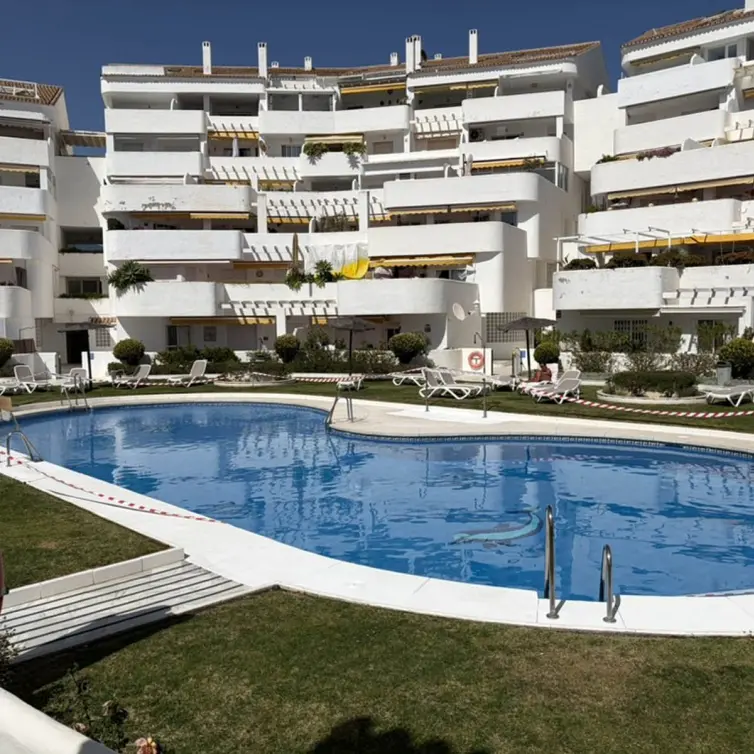 Продажа апартаментов на среднем этаже в Nueva Andalucía