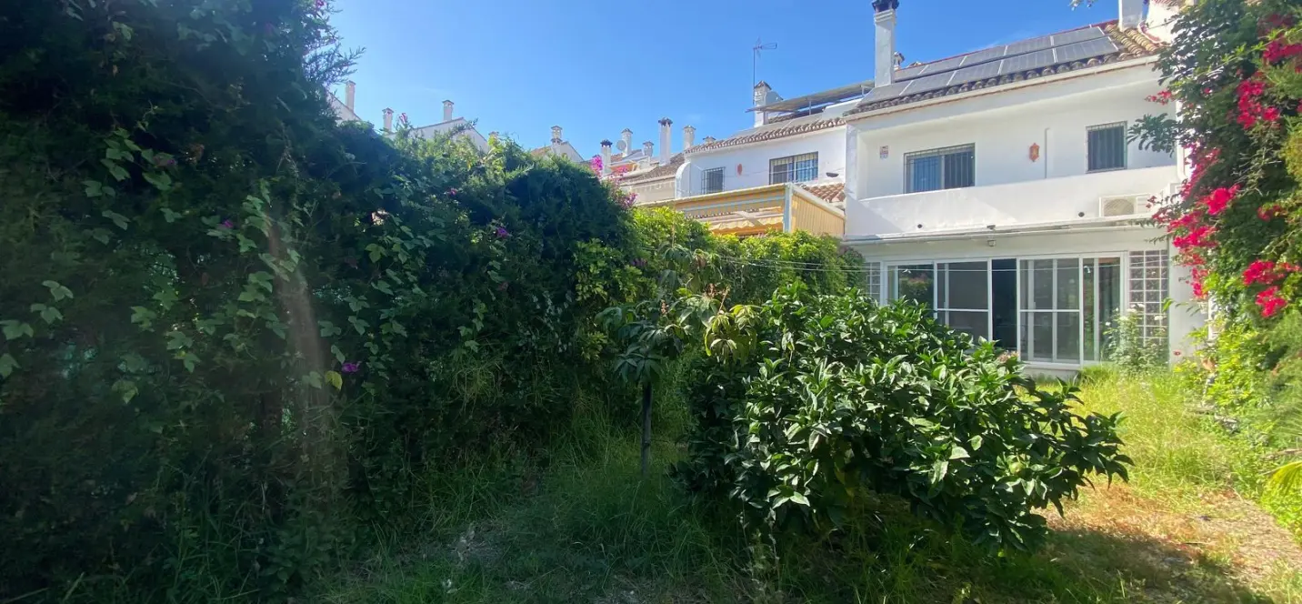 Sale of townhouse in The Golden Mile 1