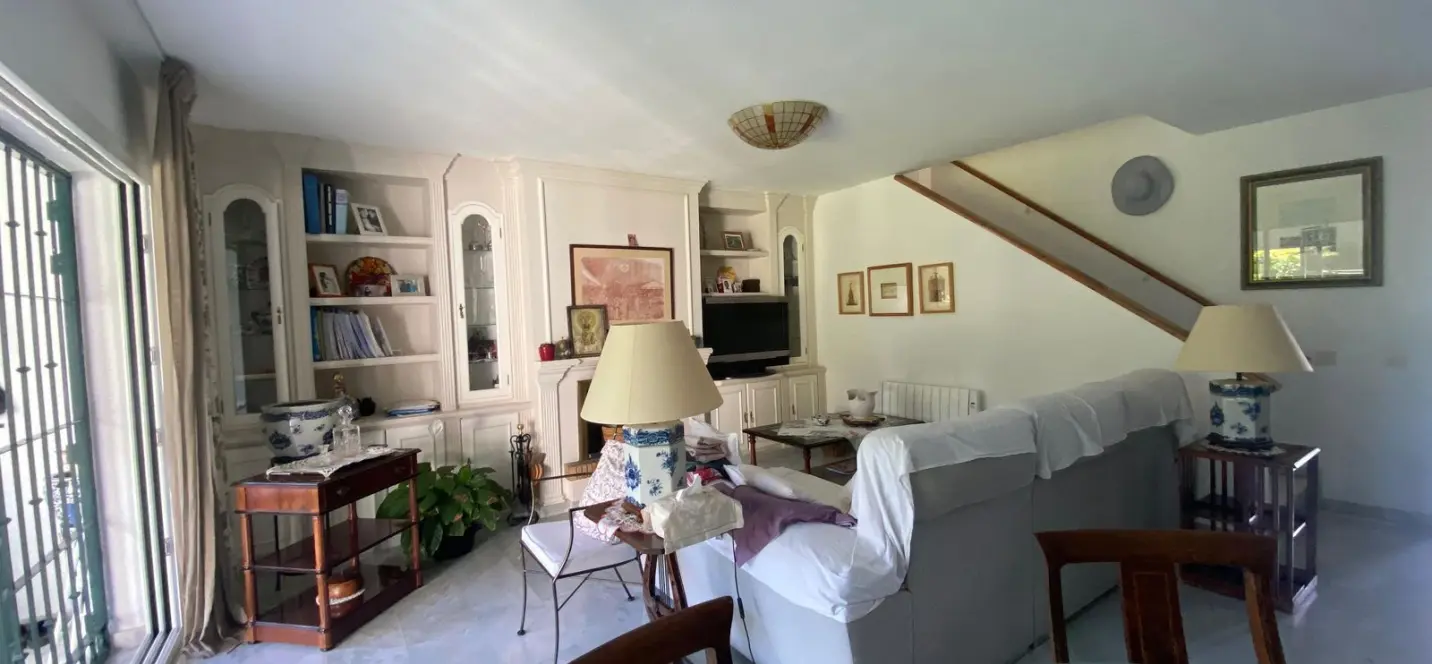 Sale of townhouse in The Golden Mile 3