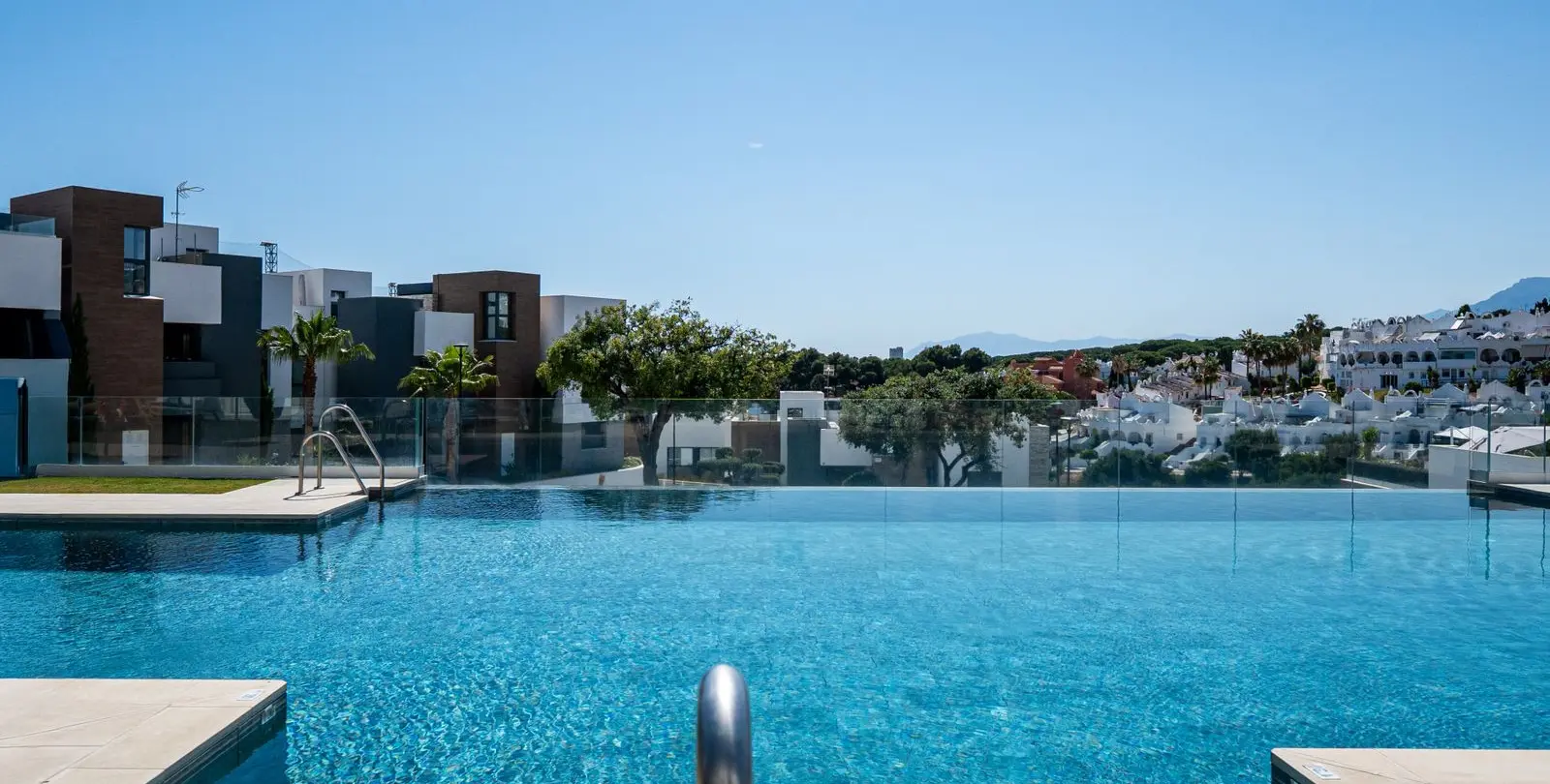 Venta de apartamento en planta baja en Cabopino 1