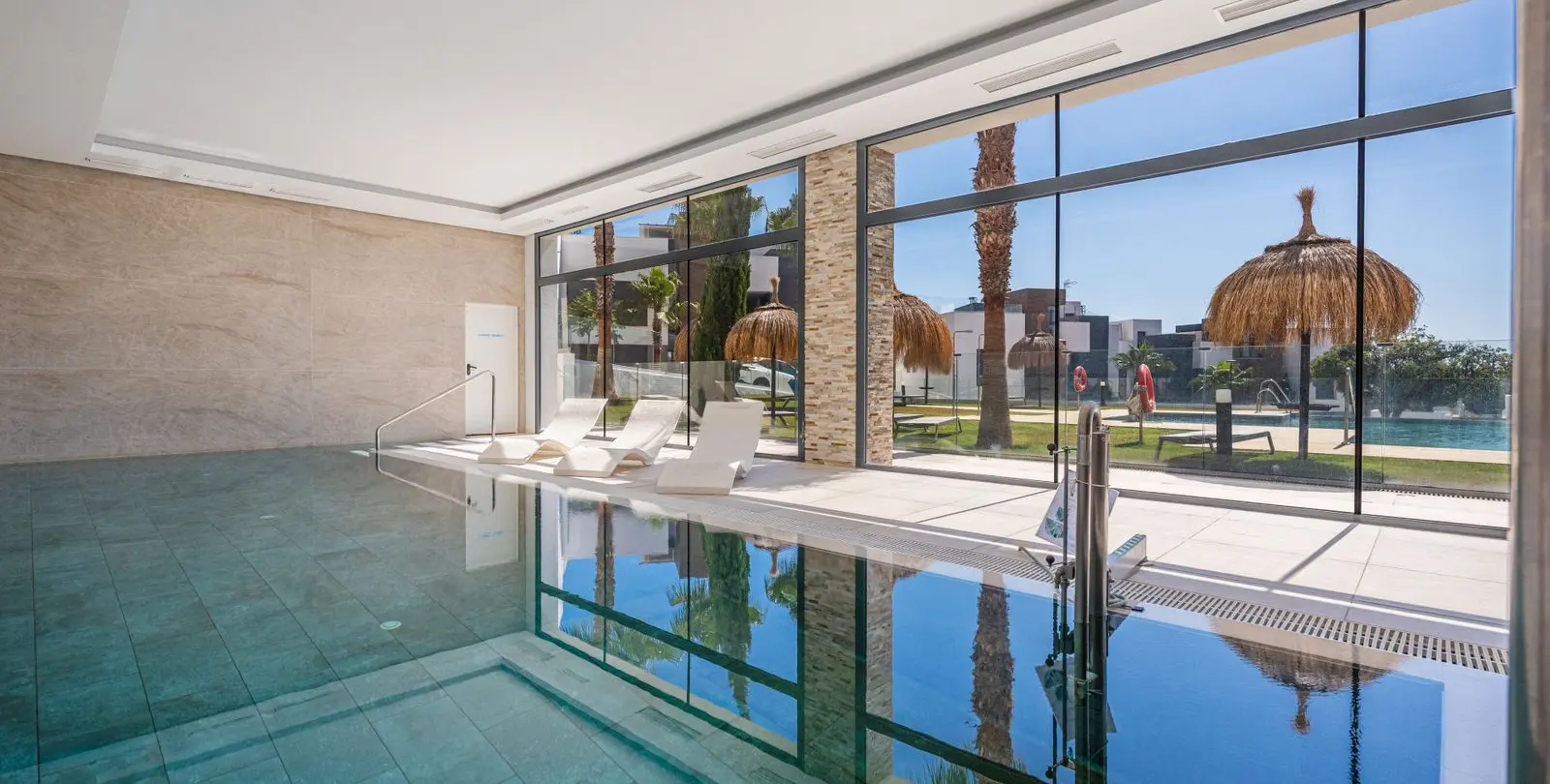 Venta de apartamento en planta baja en Cabopino 32