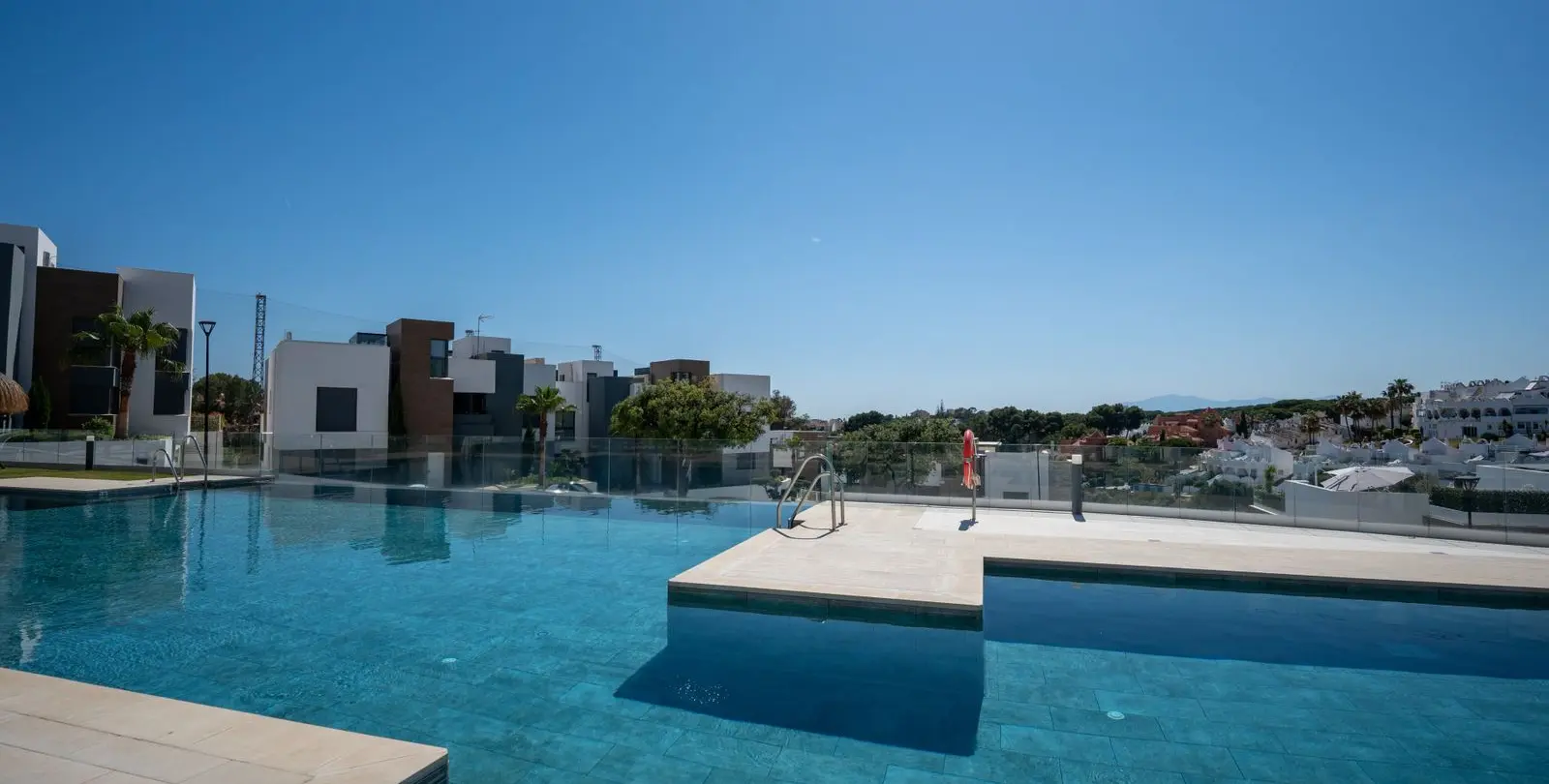 Venta de apartamento en planta baja en Cabopino 35