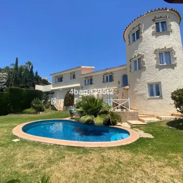 Venta de villa independiente en El Faro