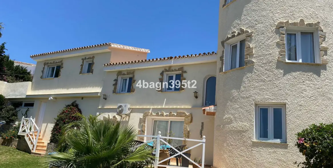 Venta de villa independiente en El Faro 2