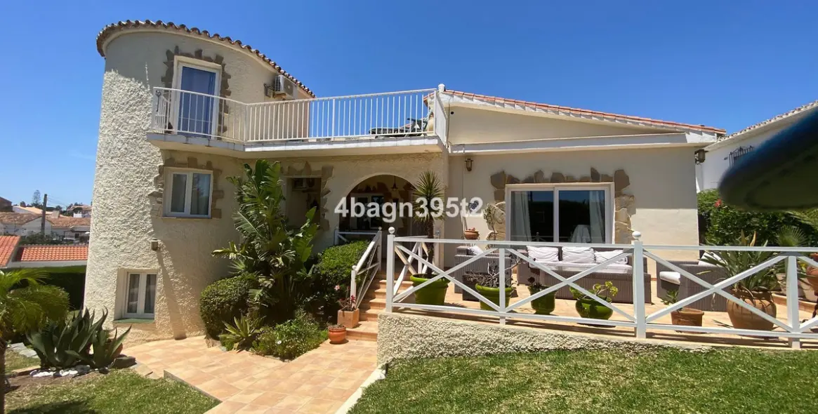 Venta de villa independiente en El Faro 3