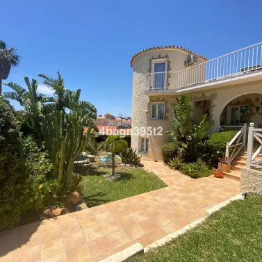 Venta de villa independiente en El Faro