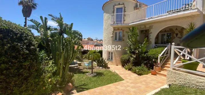 Venta de villa independiente en El Faro 3