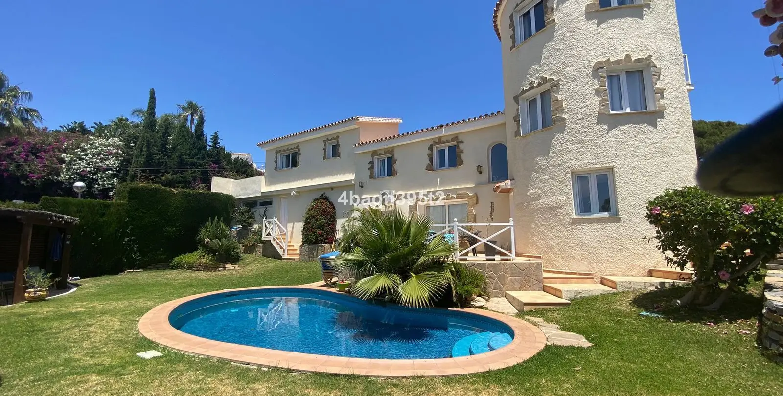 Sale of detached villa in El Faro 1