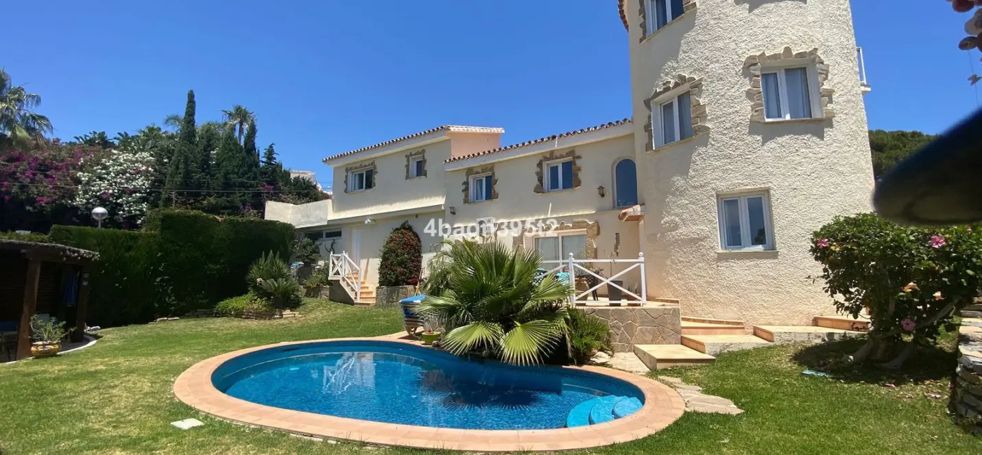 Sale of detached villa in El Faro 0