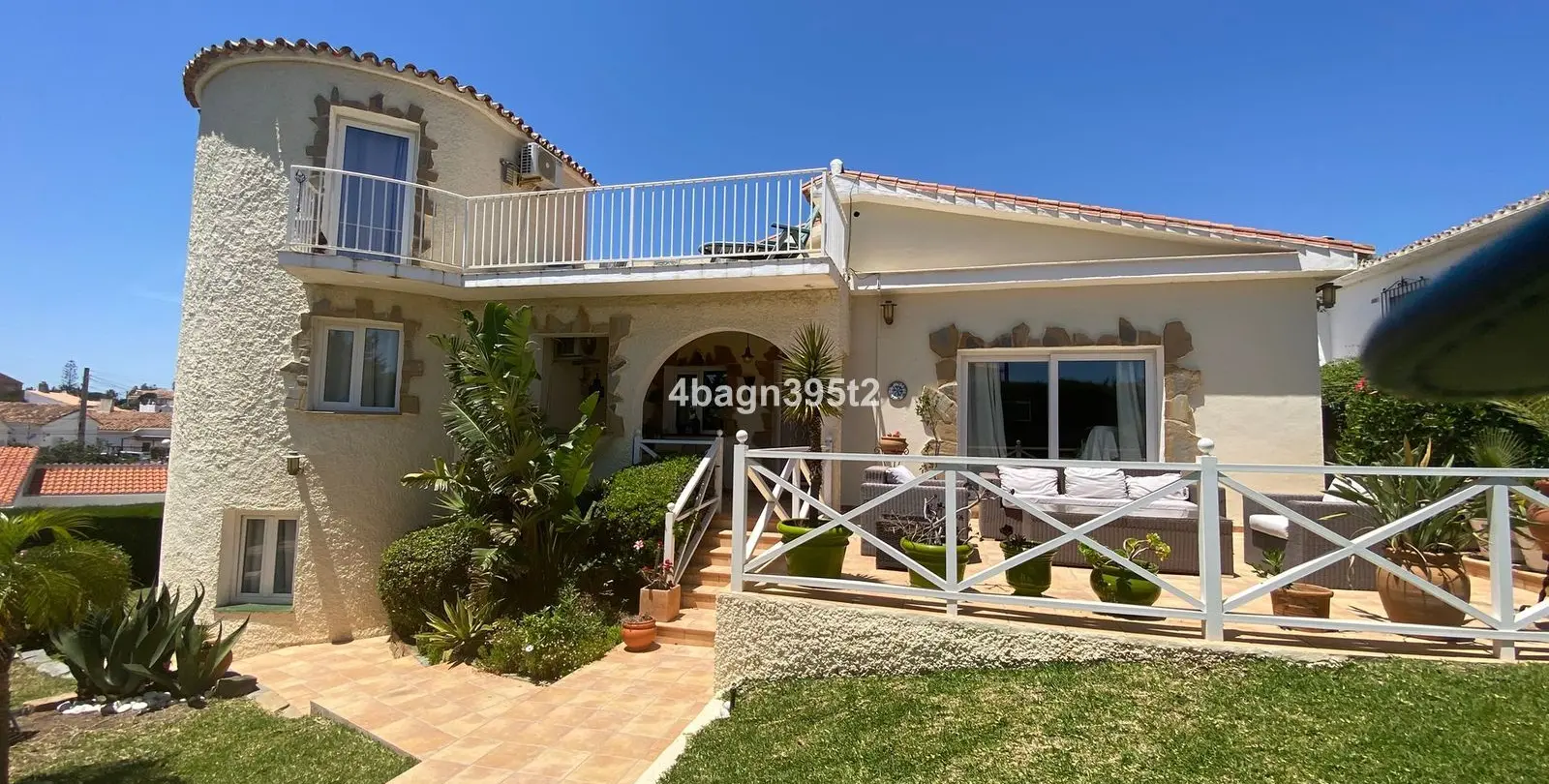 Sale of detached villa in El Faro 3