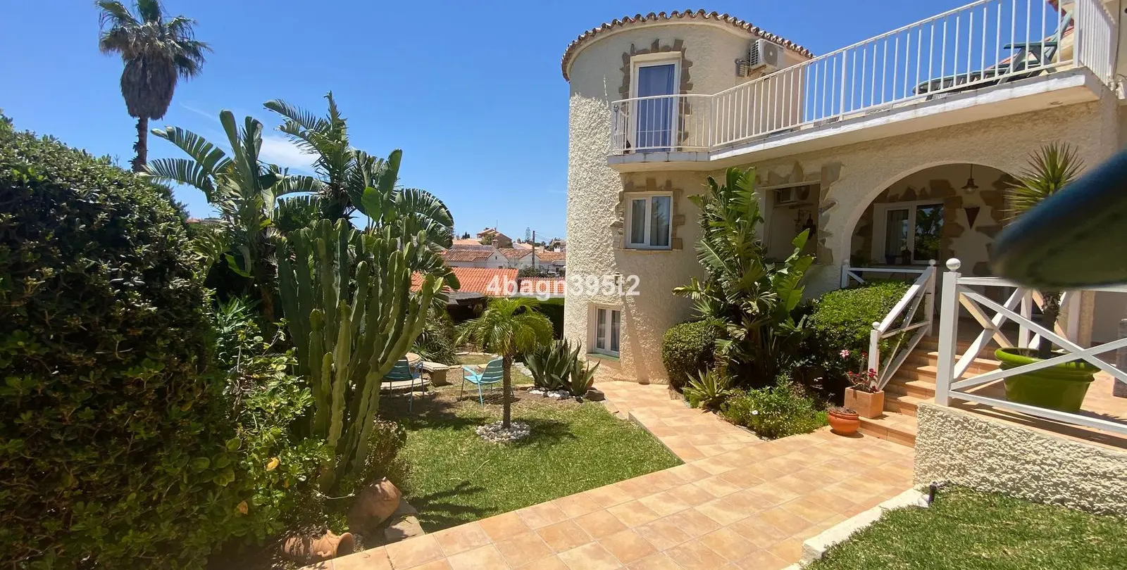 Sale of detached villa in El Faro 4