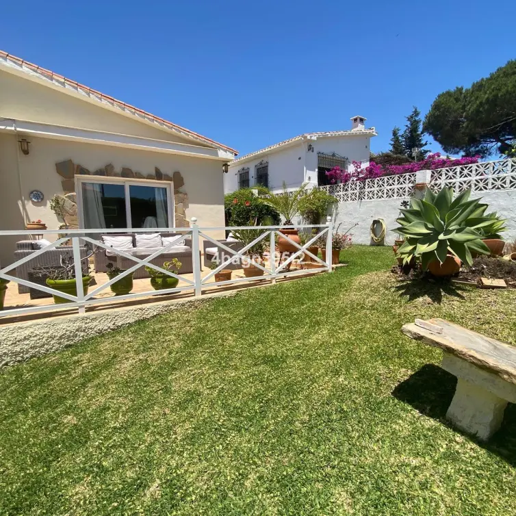 Sale of detached villa in El Faro
