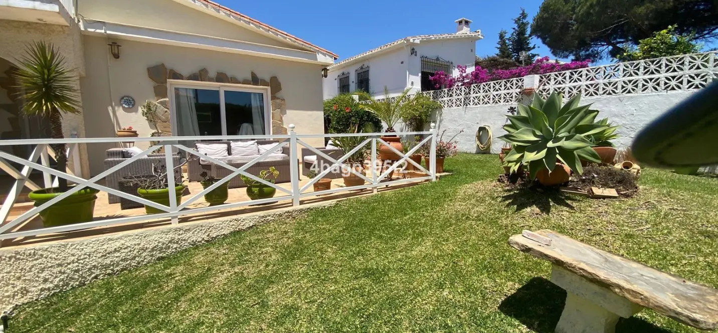 Sale of detached villa in El Faro 4