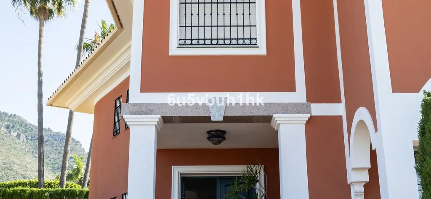 Продажа  отдельно стоящей виллы в Alhaurín de la Torre 3