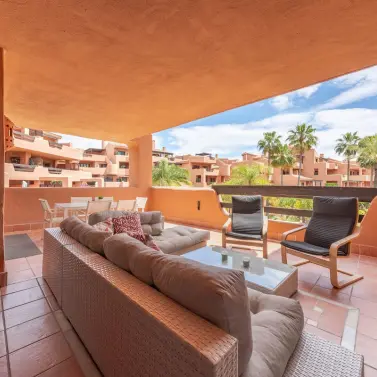 Venta de apartamento en planta media en Estepona