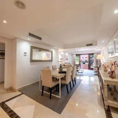 Venta de apartamento en planta media en Estepona