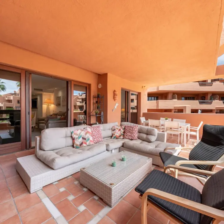 Продажа апартаментов на среднем этаже в Estepona