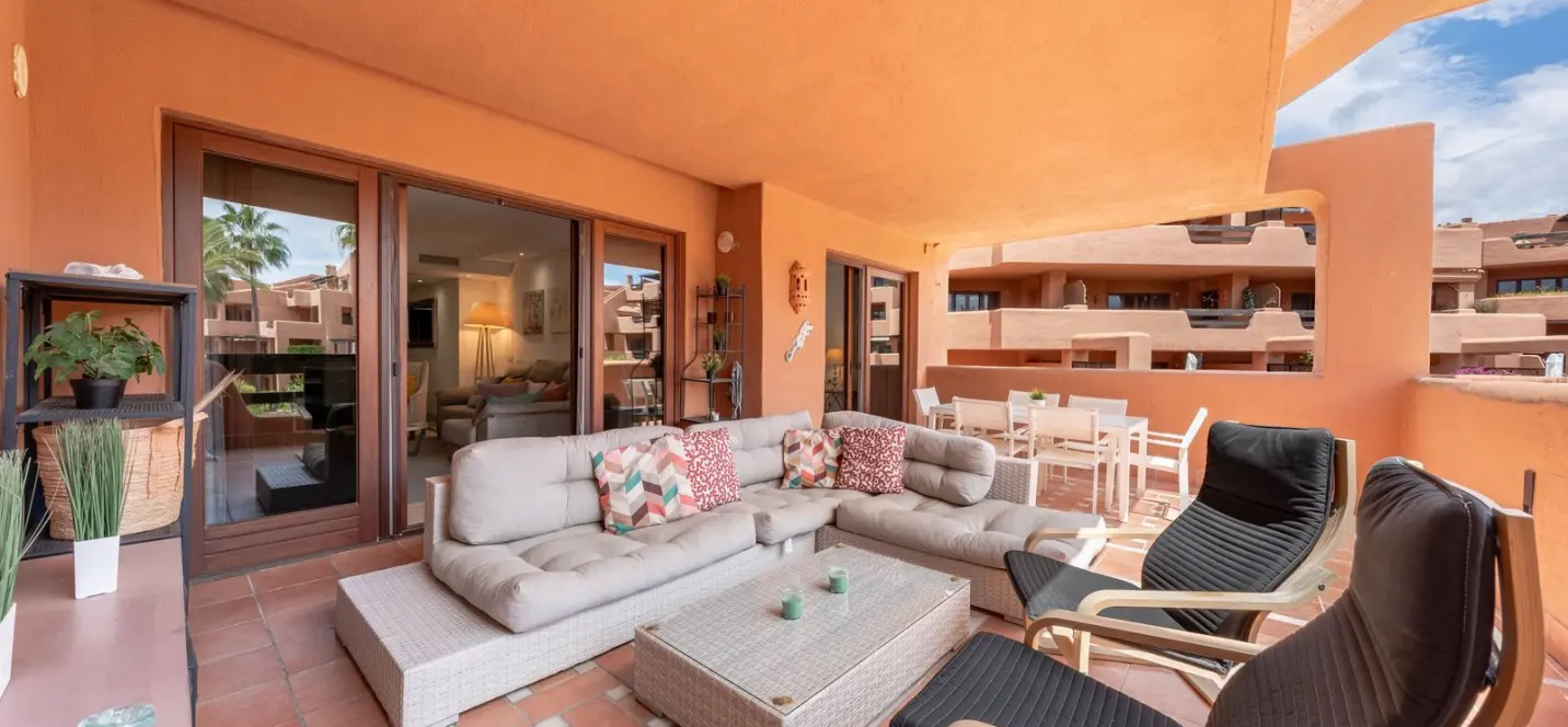 Продажа апартаментов на среднем этаже в Estepona 1
