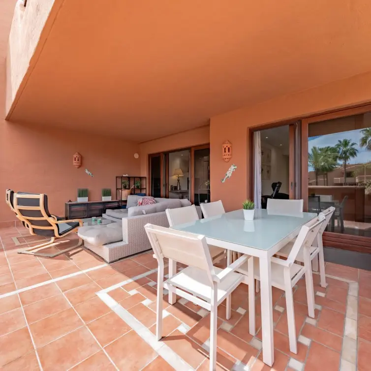 Продажа апартаментов на среднем этаже в Estepona