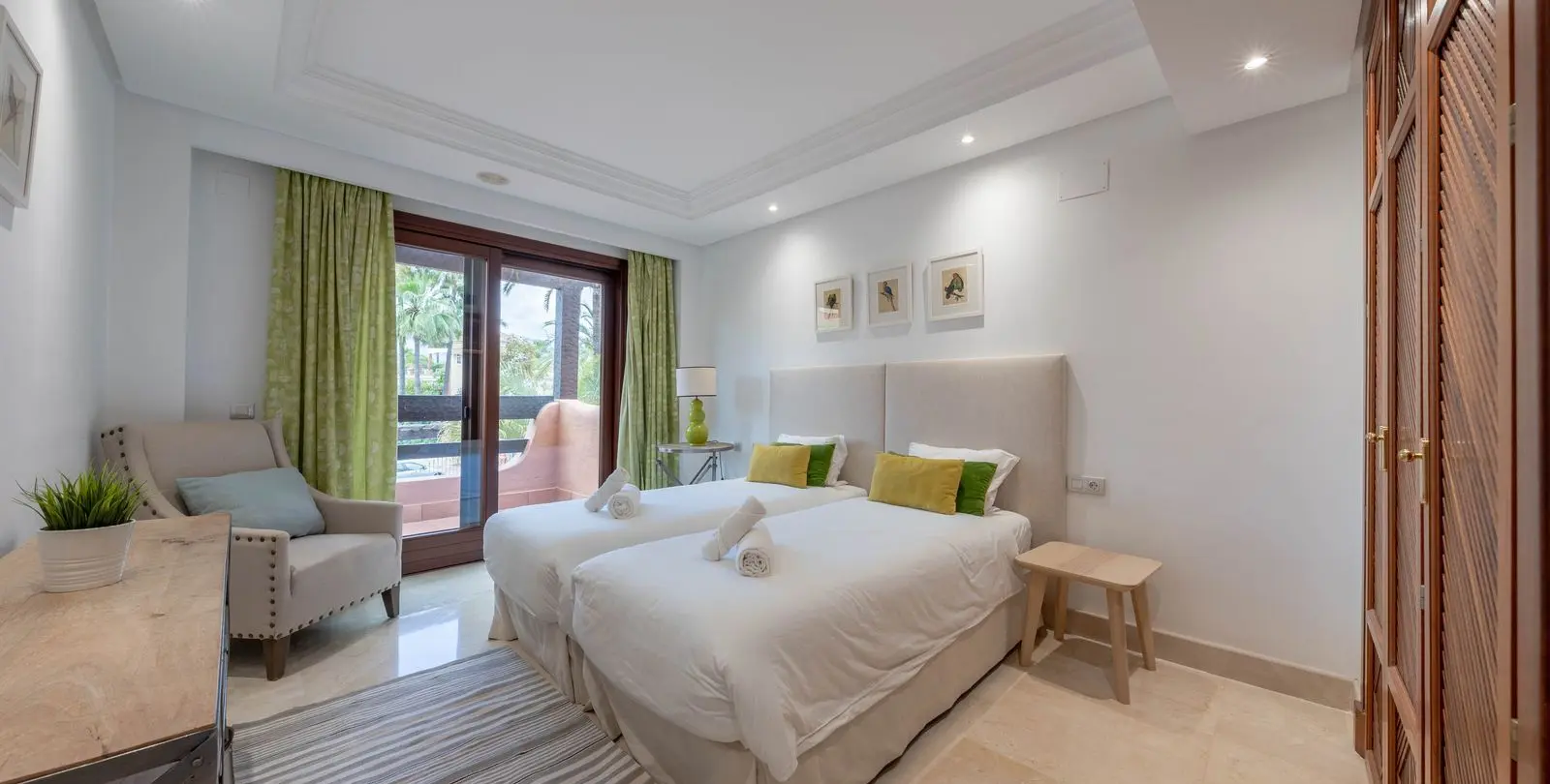 Sale of middle floor apartment in Estepona 10
