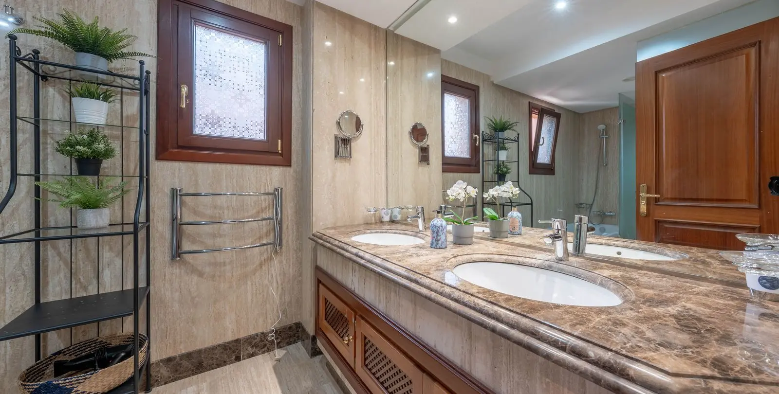 Sale of middle floor apartment in Estepona 16