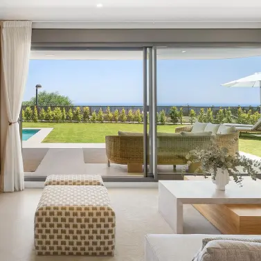 Venta de apartamento en planta baja en Selwo