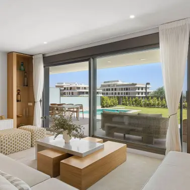 Venta de apartamento en planta baja en Selwo