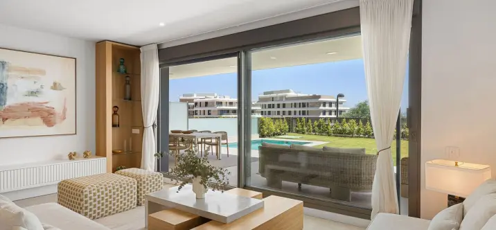 Venta de apartamento en planta baja en Selwo 1