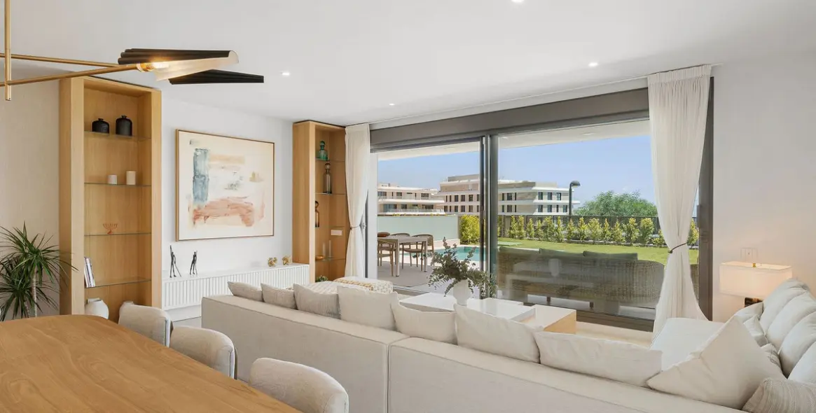 Venta de apartamento en planta baja en Selwo 6