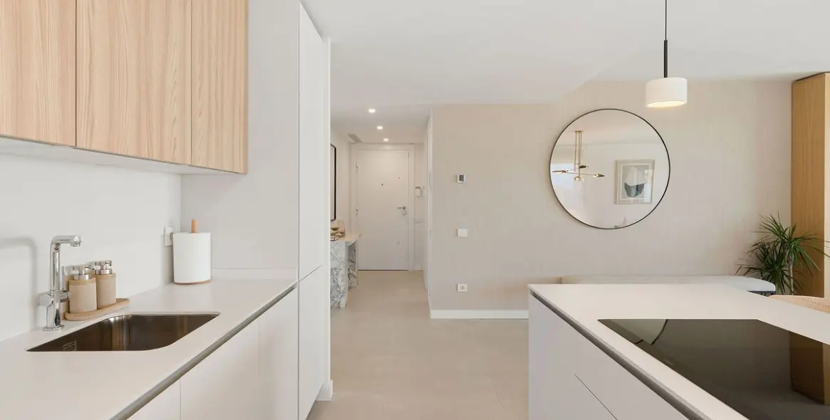 Venta de apartamento en planta baja en Selwo 13