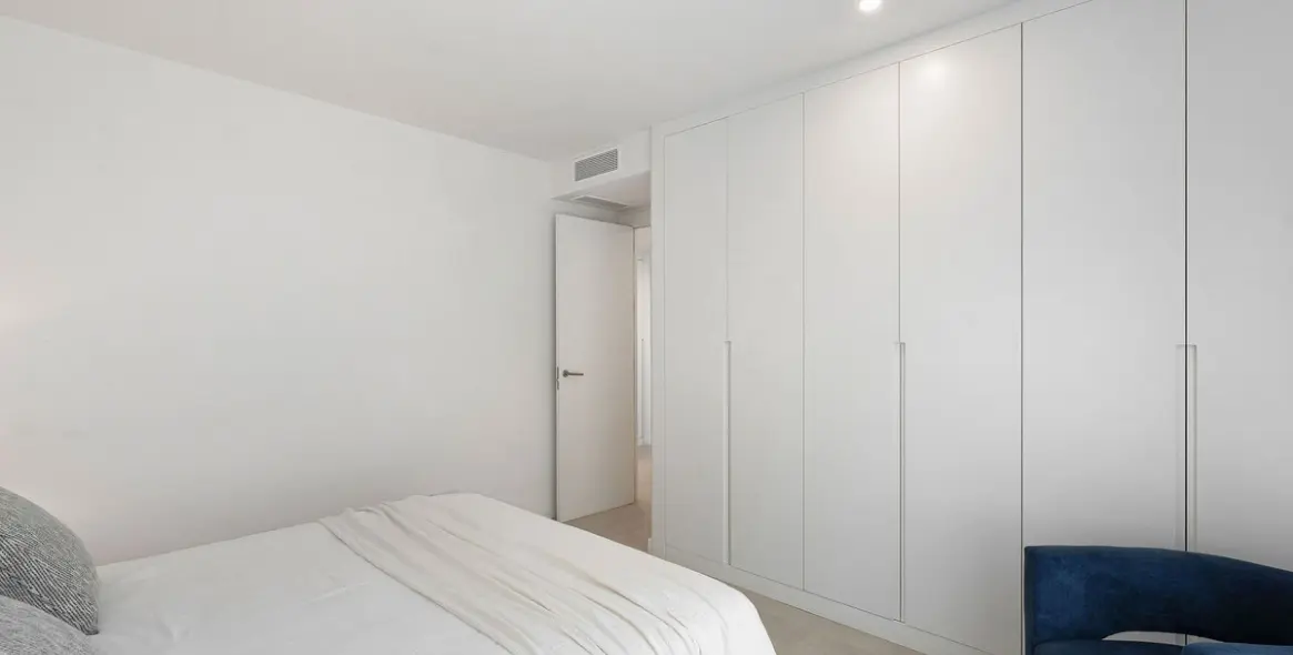 Venta de apartamento en planta baja en Selwo 28