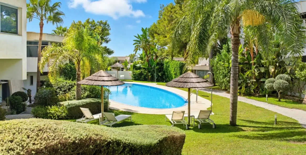 Venta de casa pareada en Sierra Blanca 13