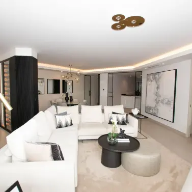 Venta de apartamento en planta media en Puerto Banús